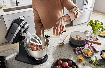 Classic™ Series 4.5 Quart Tilt-Head Stand Mixer - Onyx Black
